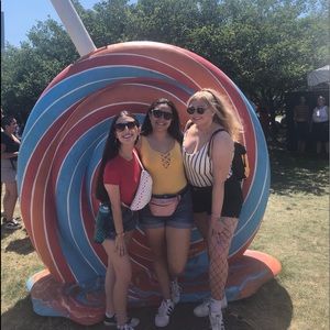 Meet your Posher, Olivia